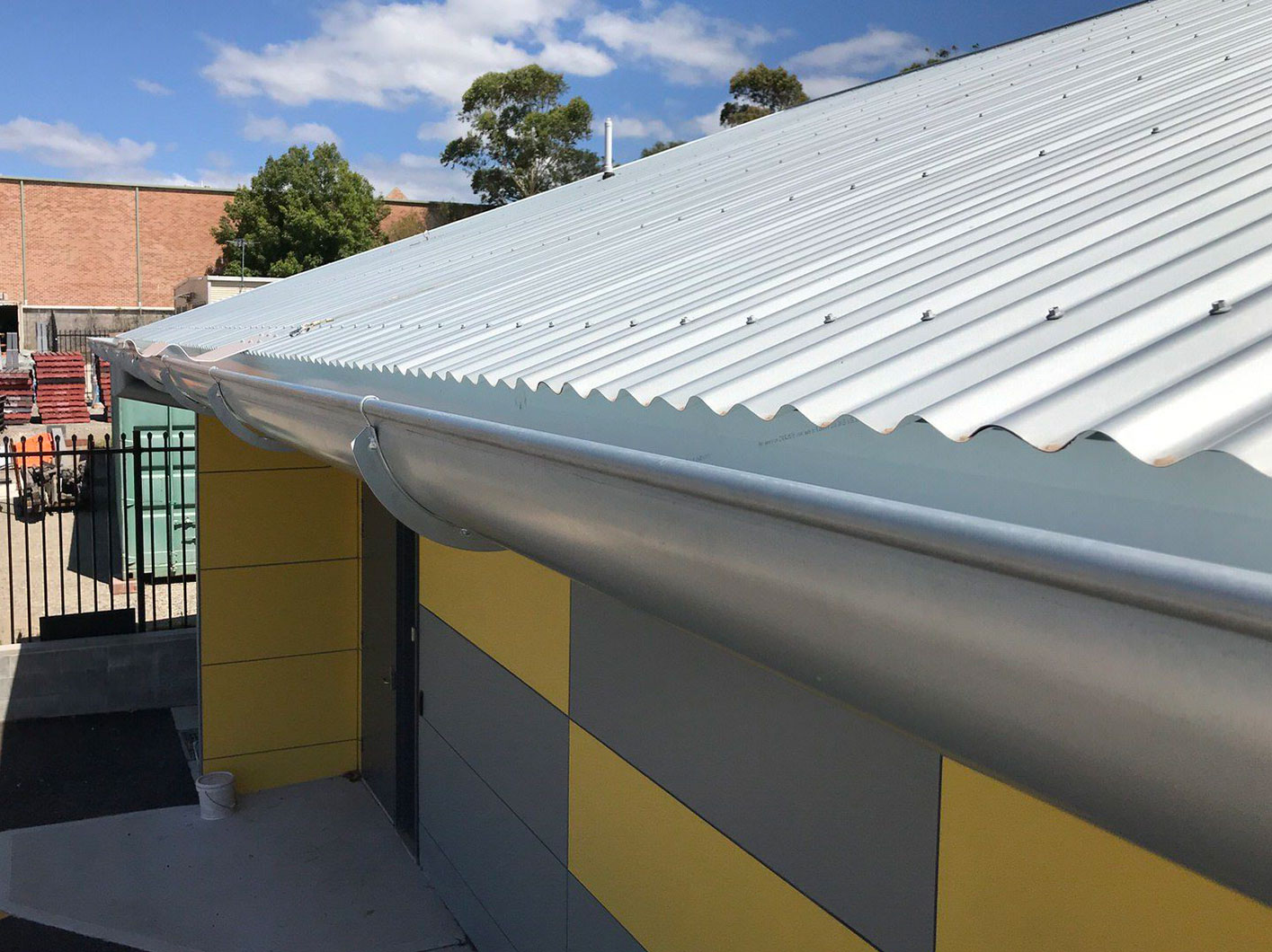 Gutter cleaning GOLD COAST, pressure cleaning and house washing, Gutters Blocked Gold Coast